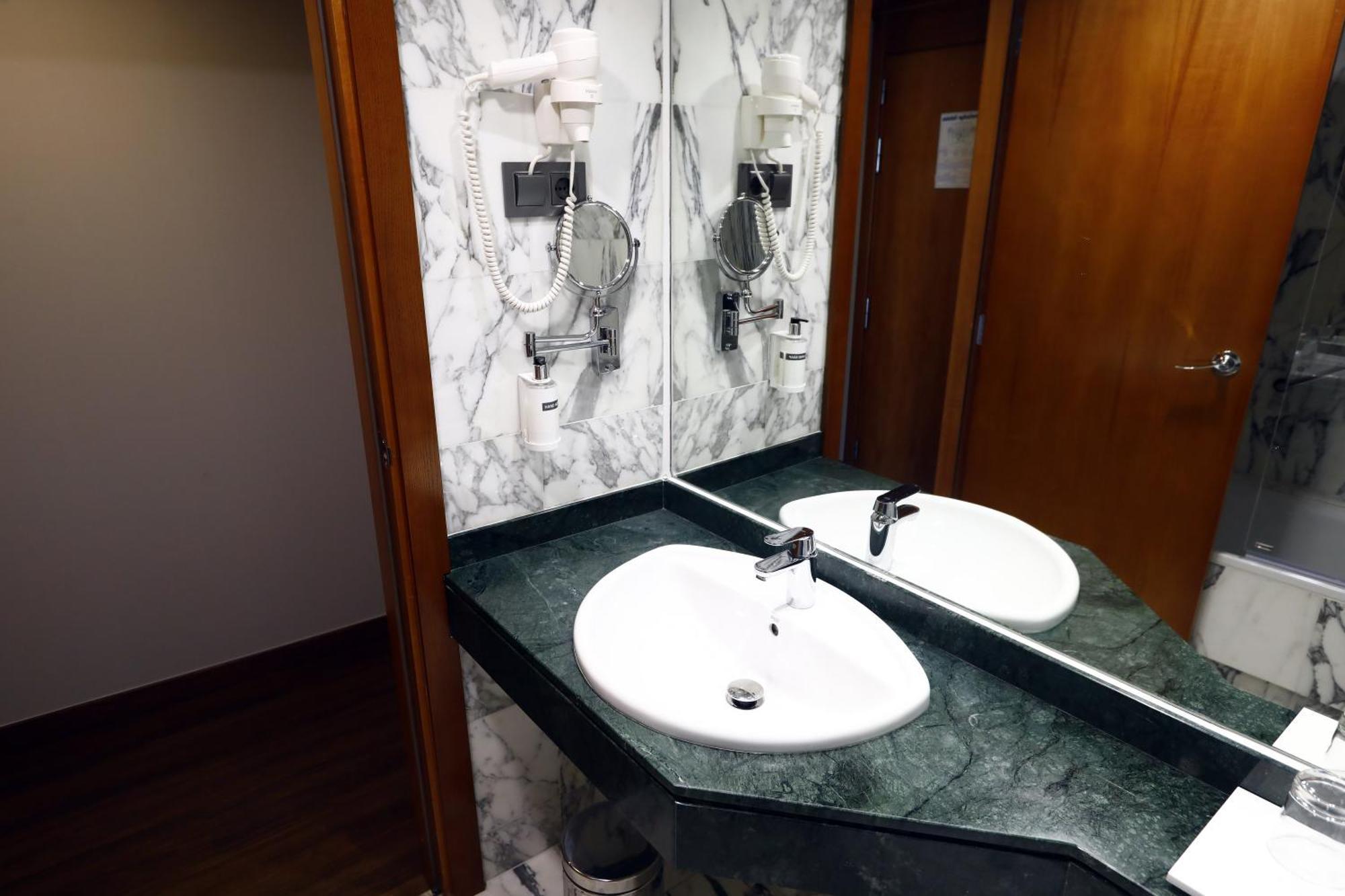 Travelodge Madrid Coslada Aeropuerto Ngoại thất bức ảnh